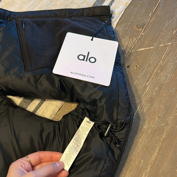 Alo cropped puffer vest - Picture 4 of 6
